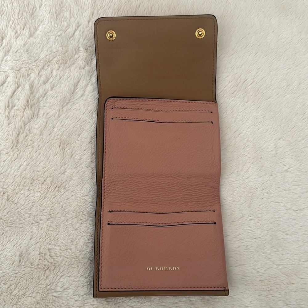 GUC 🩷 Burberry compact trifold wallet - Picture 4 of 10